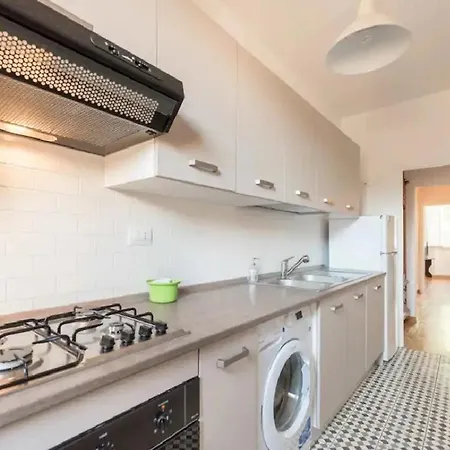 Apartamento Airy One Bedroom With Terrace Near Palazzo Pitti *