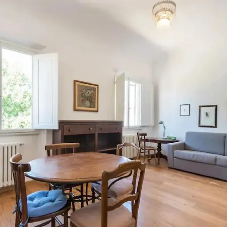 Apartamento Airy One Bedroom With Terrace Near Palazzo Pitti *