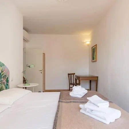Apartamento Airy One Bedroom With Terrace Near Palazzo Pitti