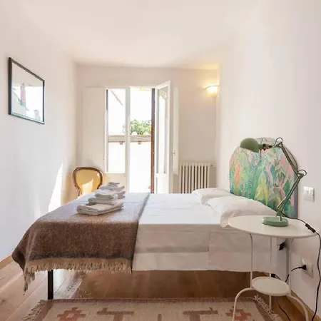 Airy One Bedroom With Terrace Near Palazzo Pitti Apartamento Florencia