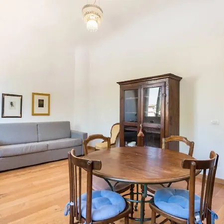 Apartamento Airy One Bedroom With Terrace Near Palazzo Pitti
